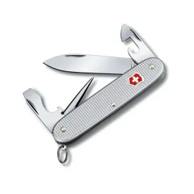 Medium Pocket Knife With Ribbed Scales