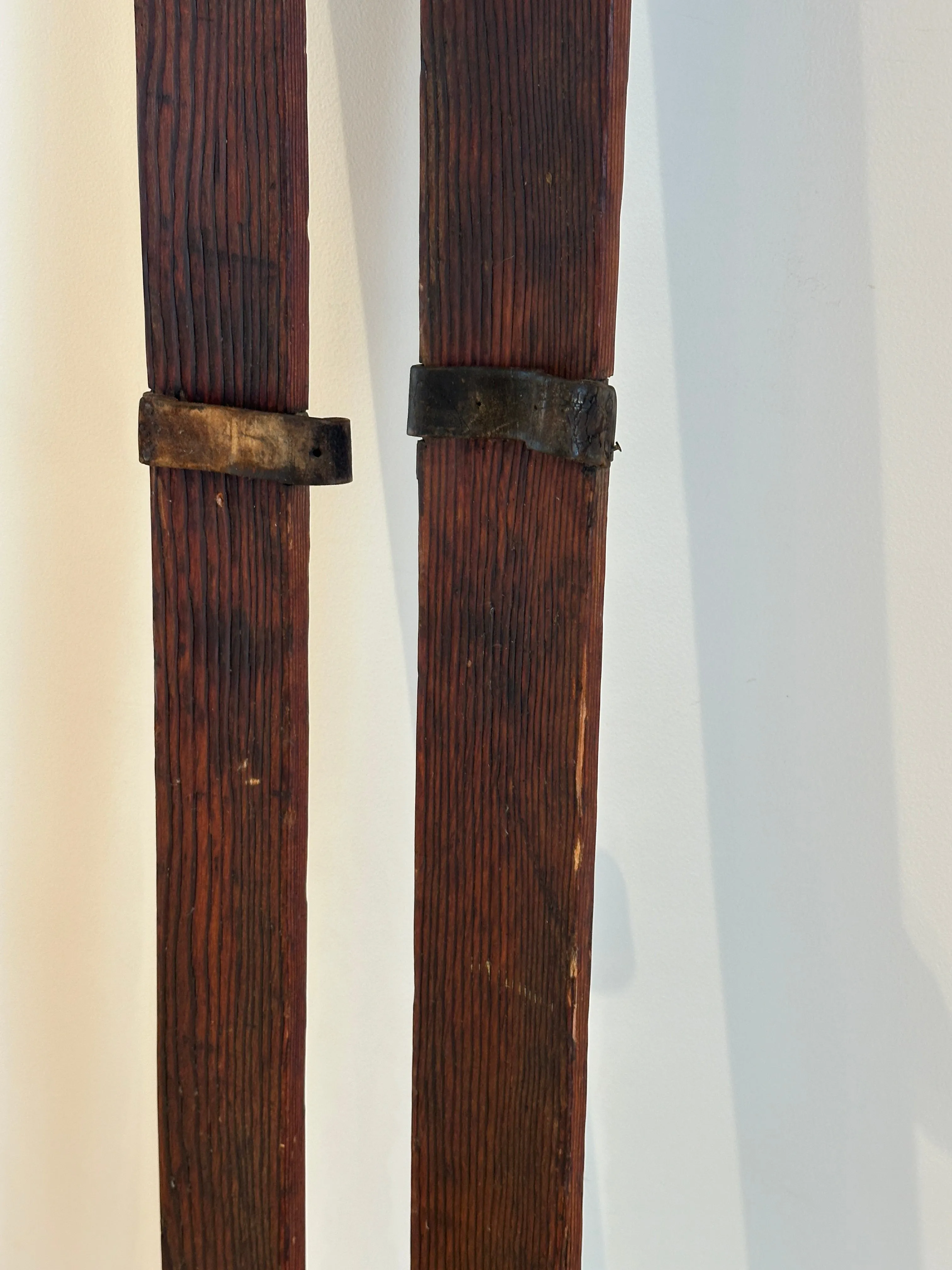 Primitive Transportation Snow Skis